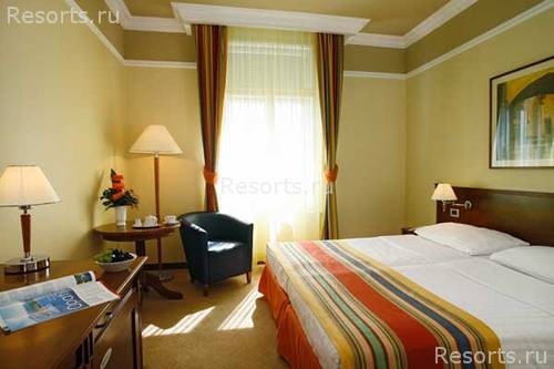Bristol Hotel 8
